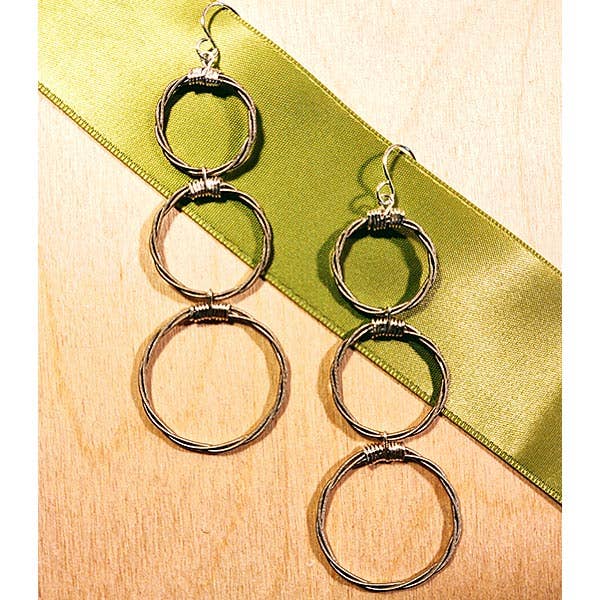 Boucles d'oreilles Mod Betty pour la vente par Stringin' Along with ME