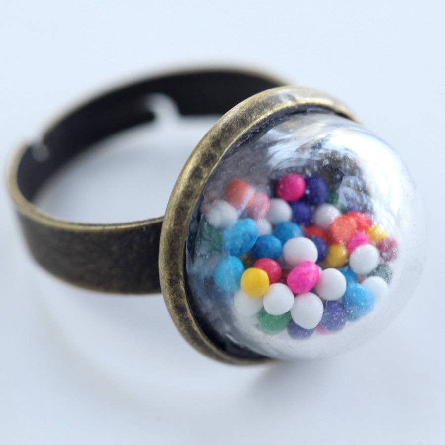 Amy Pfaffman Jewelry - Vente Bague de cocktail/de cérémonie - Bague en dôme de verre avec des vermicelles de gâteau1