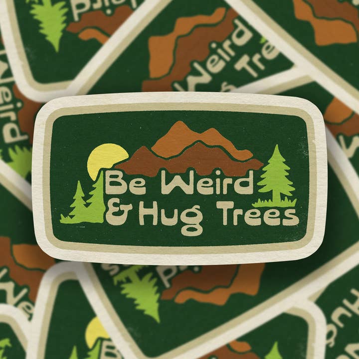 Adesivo in vinile «Be Weird and Hug Trees» per la vendita all'ingrosso da parte di SheeleyCo