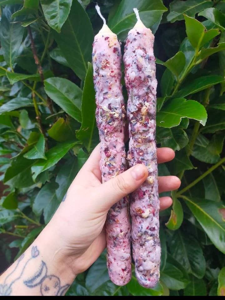 Met Love spell geklede rituele kaarsen/handgerolde tapers voor wholesale door Born Magical