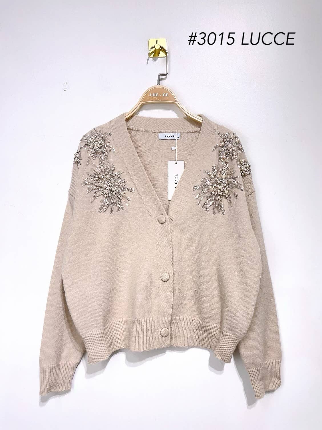 LUCCE – Engroshandel Pullover - Dame – LUCCE trøje med perle- og rhinstenbroderi - model 301511