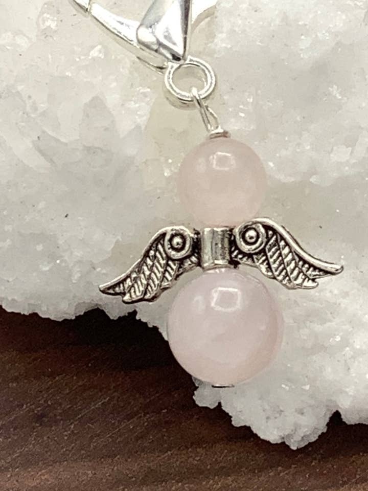 Ange en quartz rose pour la vente par Hockley Designs