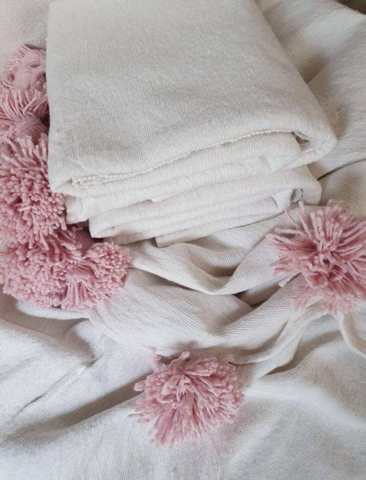 marrakeshop - Vente Plaids - Plaid marocain premium fait main avec pompons et franges24