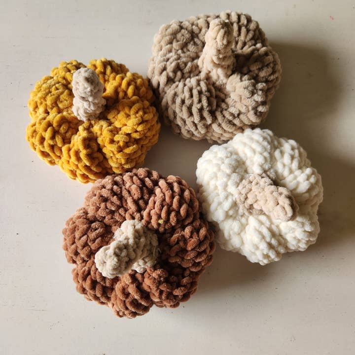 Naturalmarjory - Wholesale Decorative Tabletop Object - Crocheted Small Pumpkins - Cozy Autumn Decor5