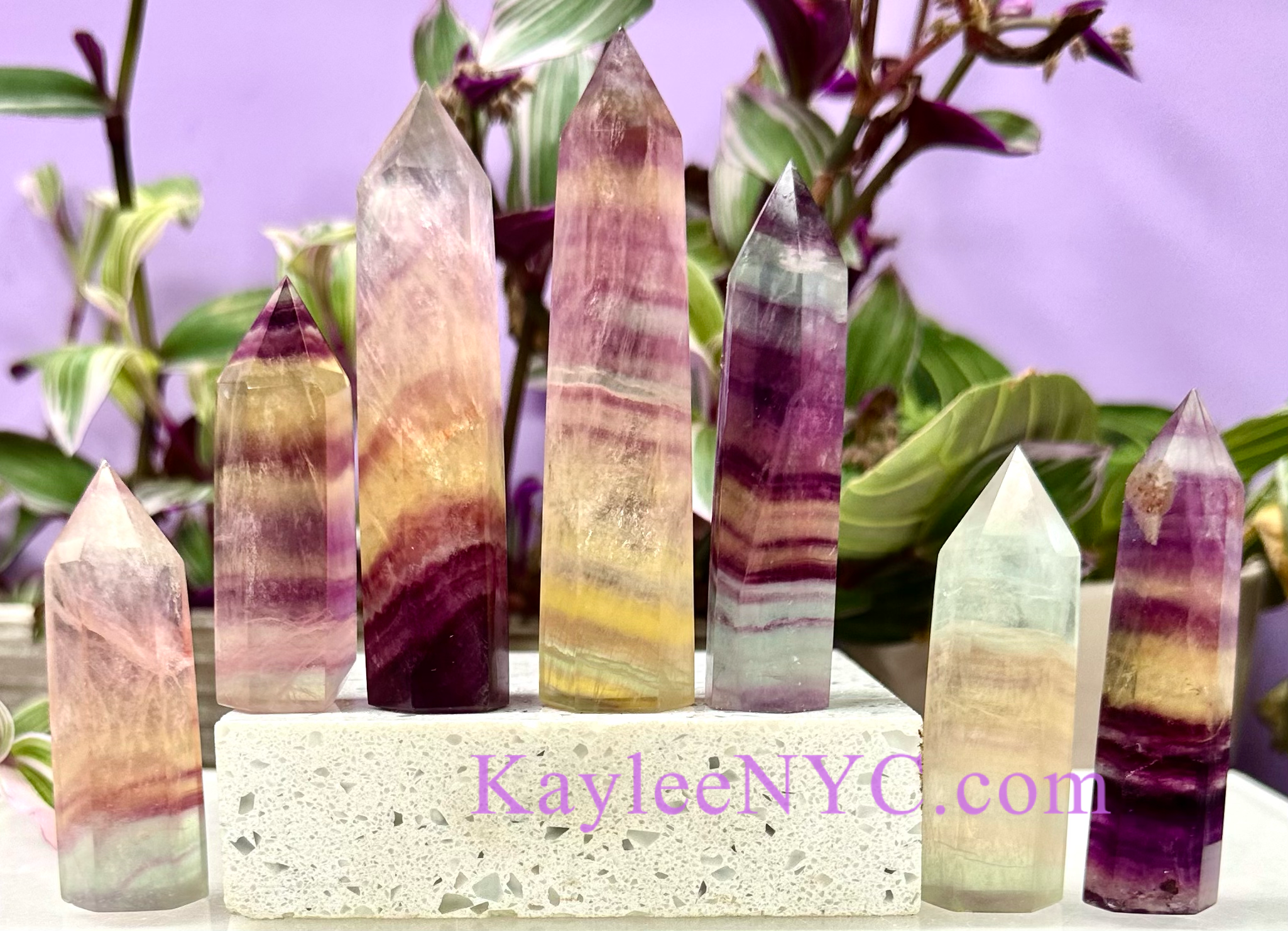 KayleeNYC - Vendita all'ingrosso Pietra/cristallo spirituale - Cristalli naturali di fluorite candy a forma di obelisco da 1 lb2