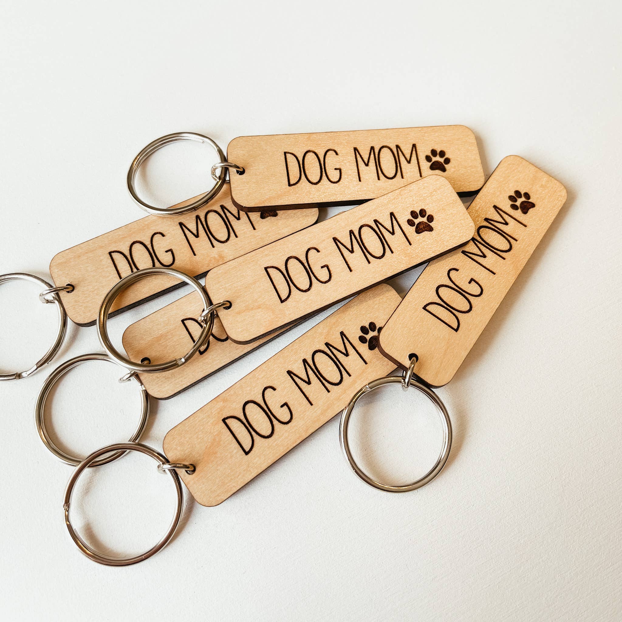 Knotty Design Co. - Vente Porte-clés – femme - Dog Mom Porte-clés en bois2
