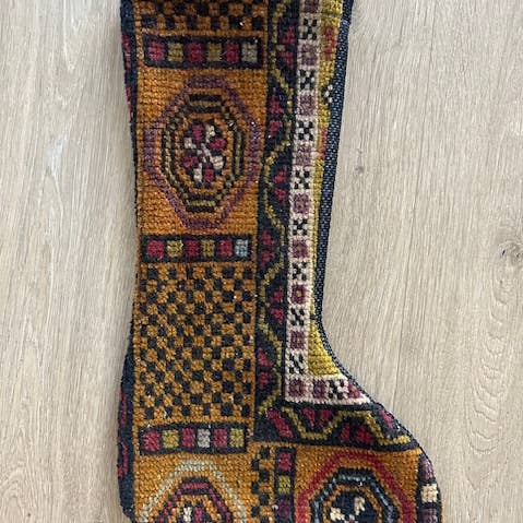 Chaussette de Noël en tapis vintage turc (2) pour la vente par Eclectic Collective