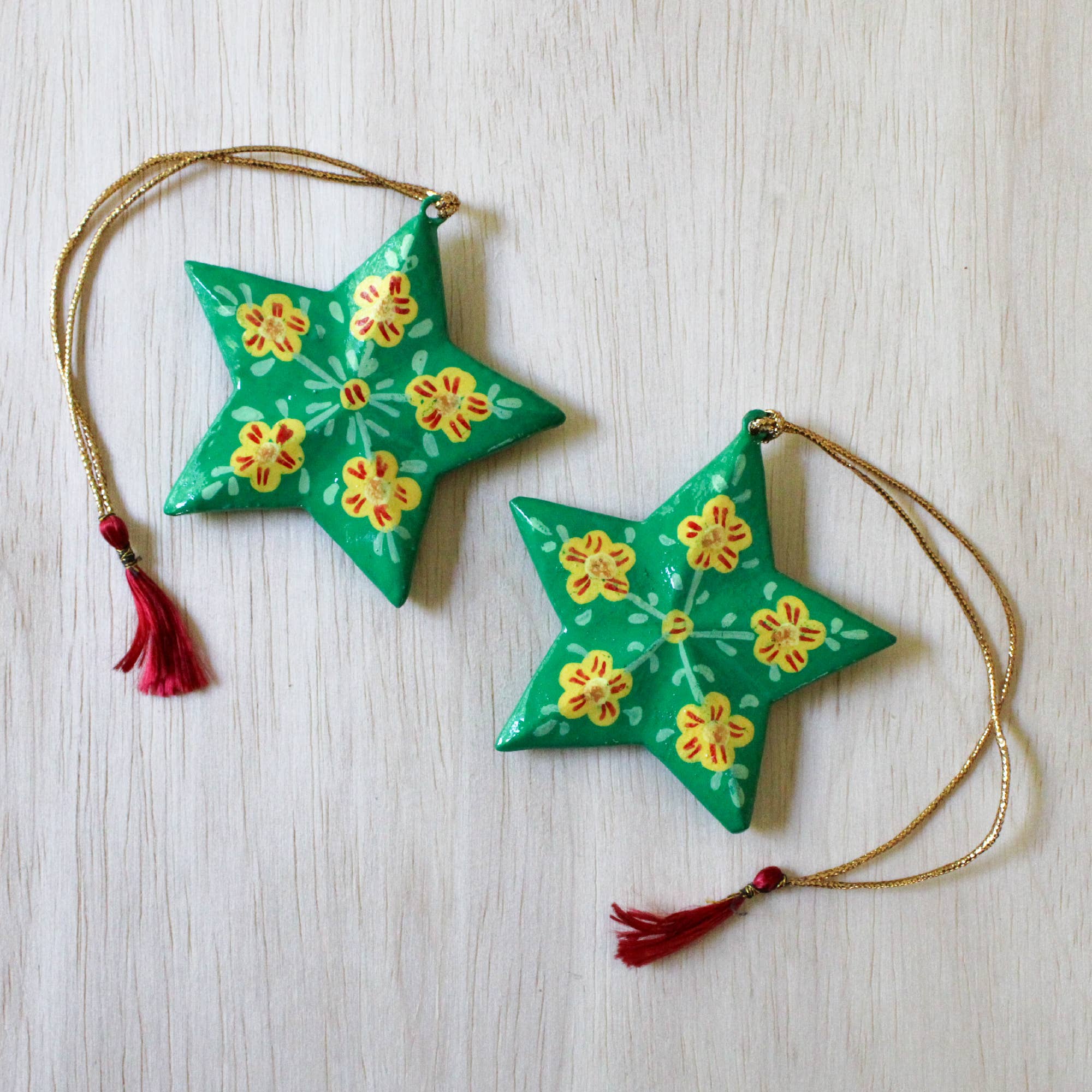 Venture Imports LLC – wholesale Prydnad – Pappersmaché stjärnformad juldekoration0