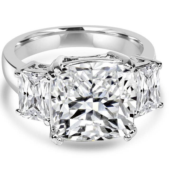 Anello a cuscino radiante con diamante sintetico da 5 carati. 635R71467 per la vendita all'ingrosso da parte di Diamond Veneer Travel Jewelry