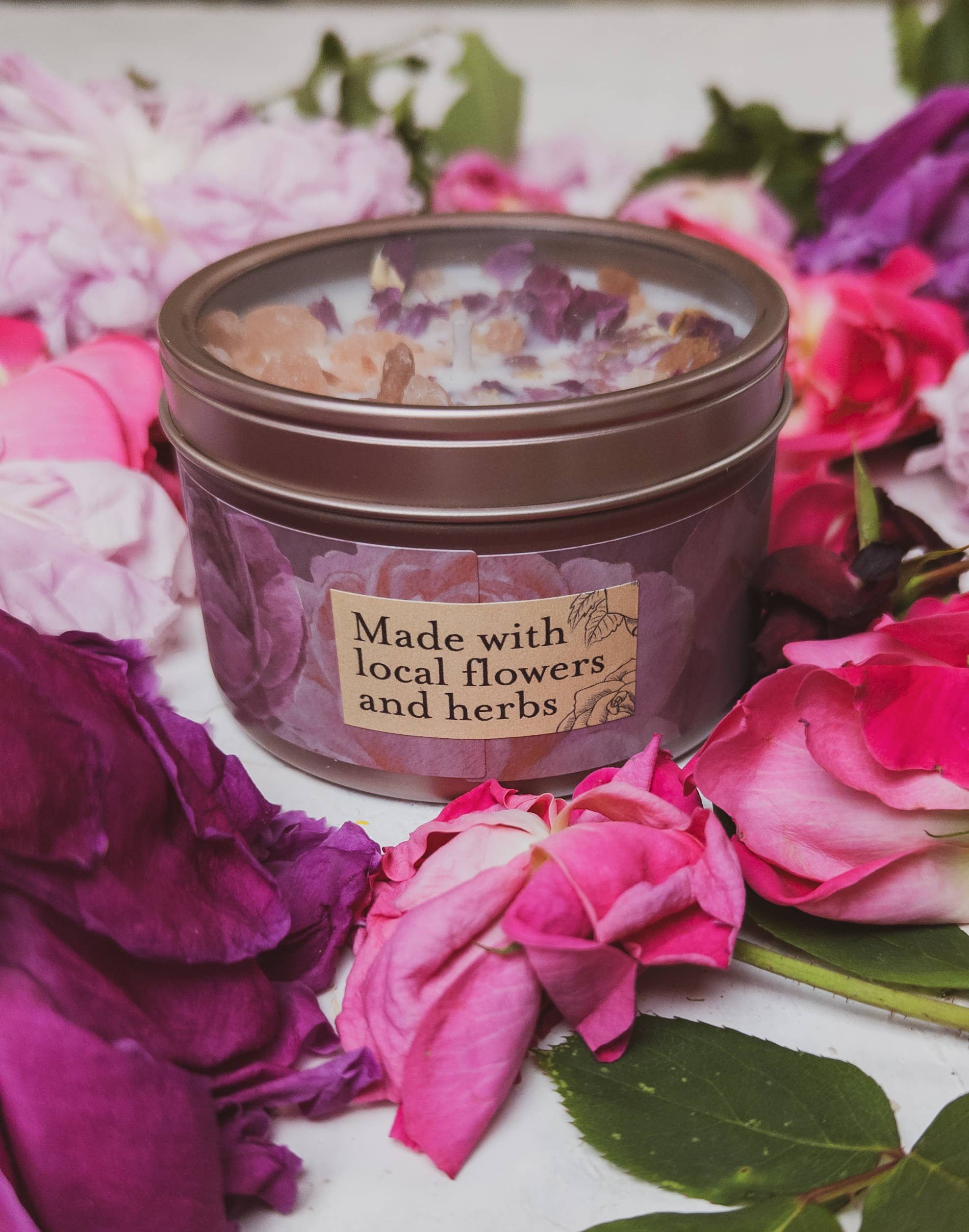 Ash & Rose - Vente Bougie en bocal - Bougie en cire de soja Love Notes aux pétales de rose et sel rose de l'Himalaya12