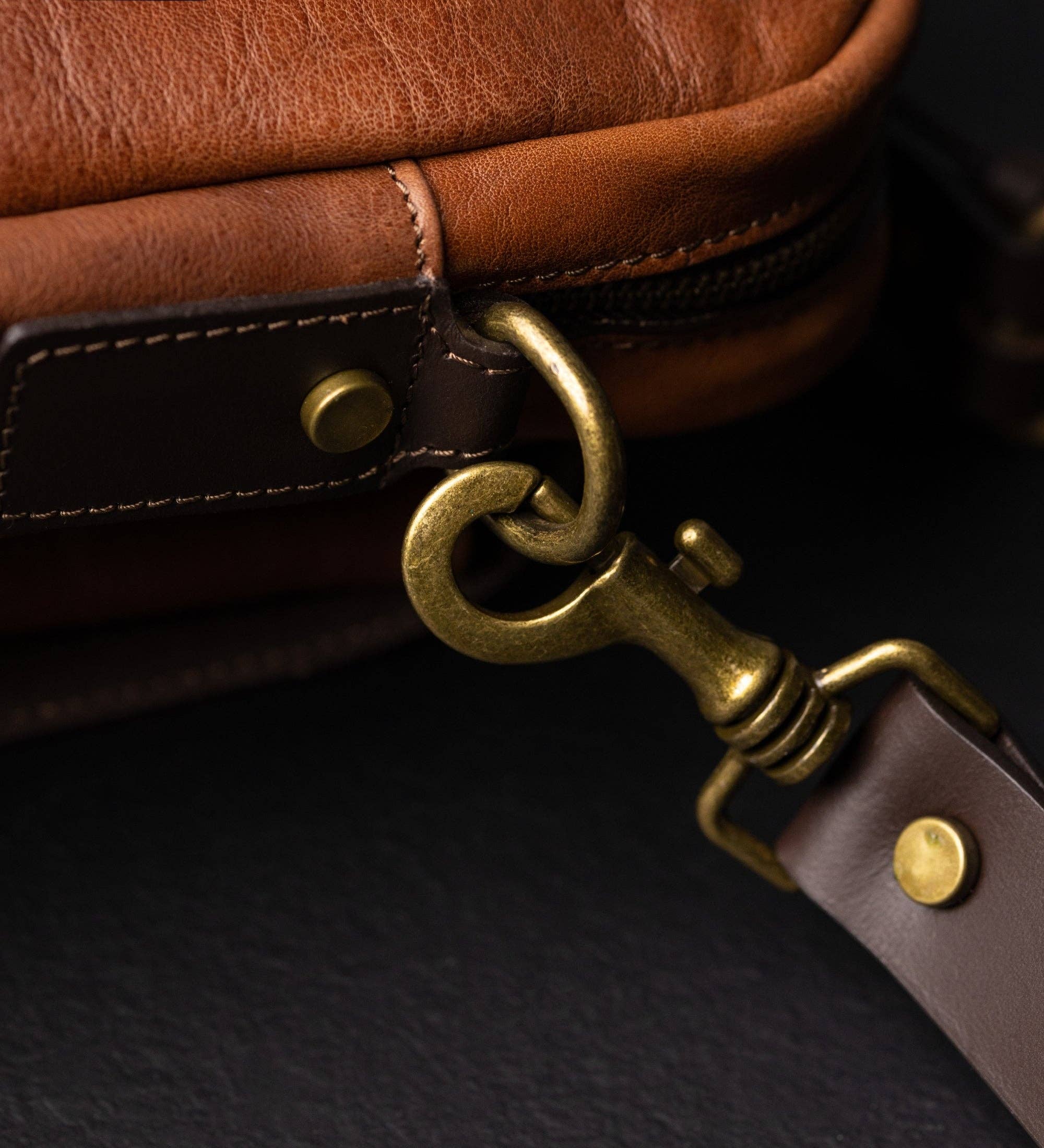 Time Resistance – Engroshandel Solbriller - Herre – Lædermappe til bærbar computer - Lanark5