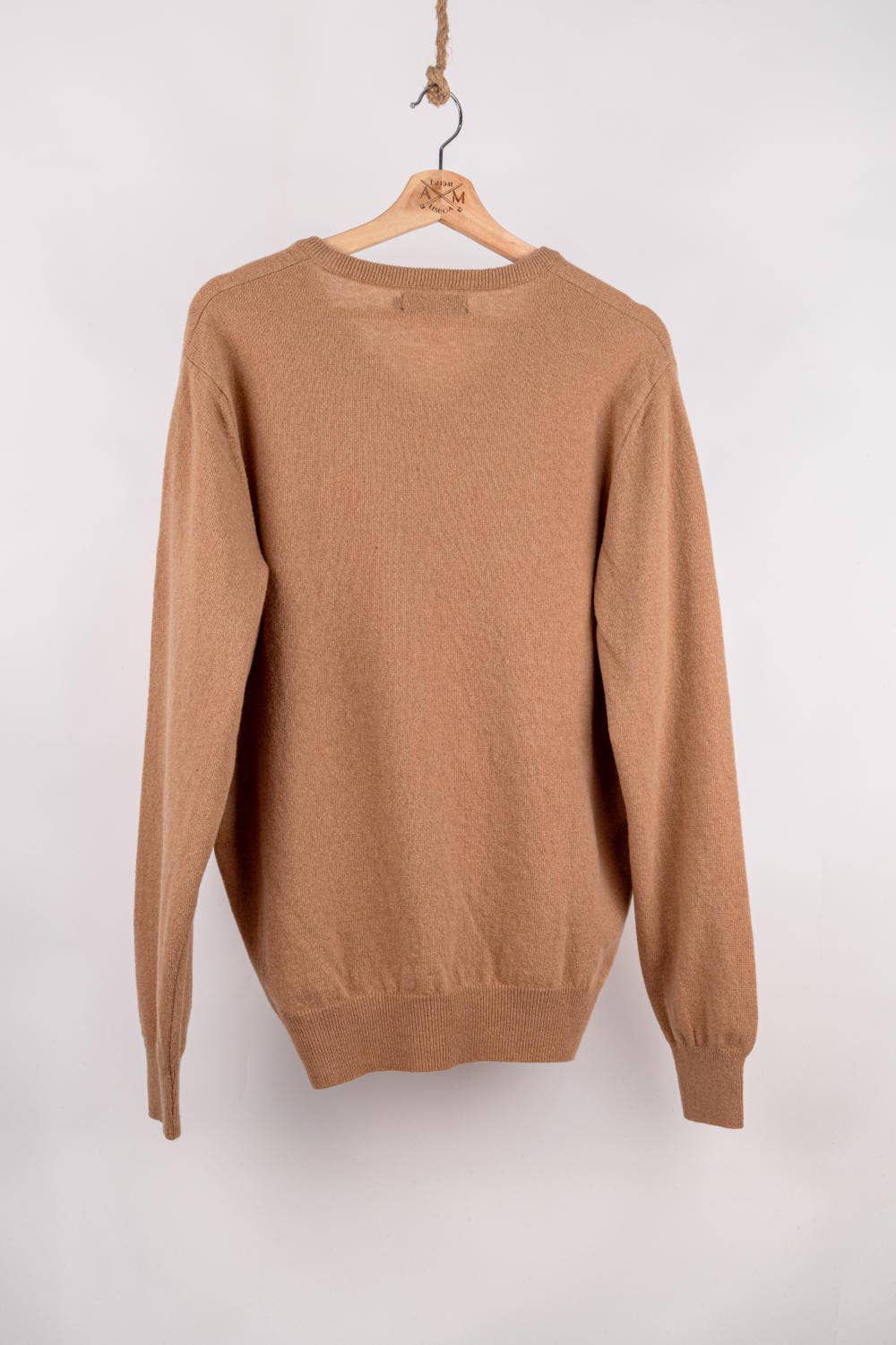 ARMAZÉM DAS MALHAS - Vente Pull en maille – femme - Pull classique à col en V en laine d'agneau - Beije2