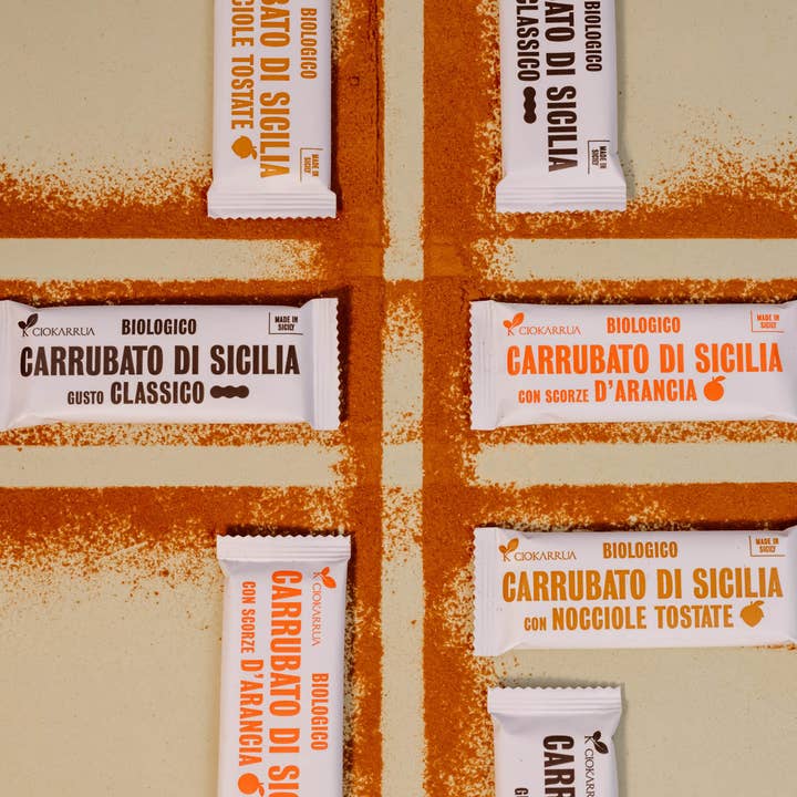 34 pezzi da 15 g di mini bar Carrubato di Siclia® alla nocciola per la vendita all'ingrosso da parte di Ciokarrua