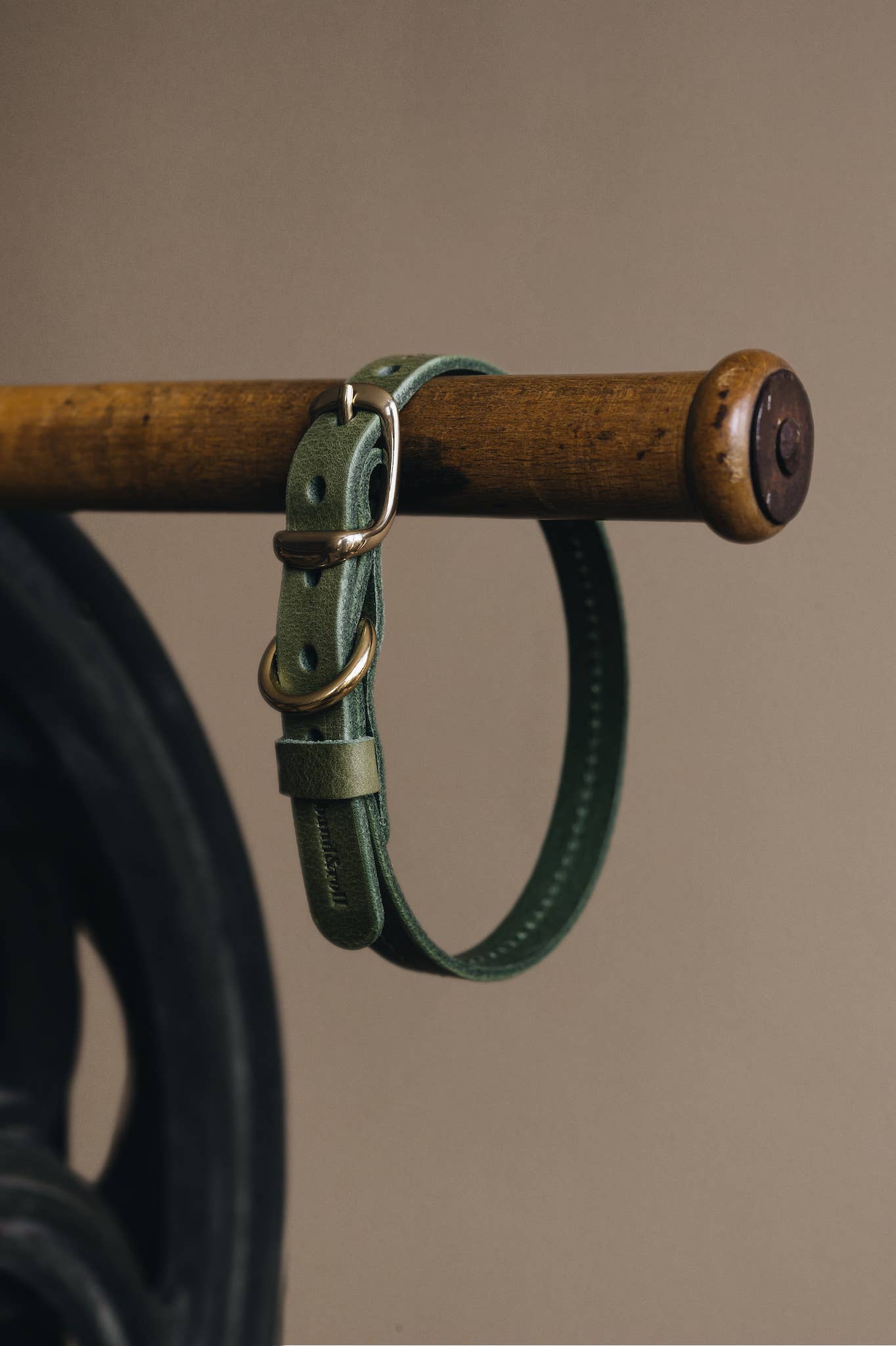 BAND&ROLL – Engroshandel Halsbånd - Hund – LETVÆGTS LÆDER HUND KRAVE. FIR luft24