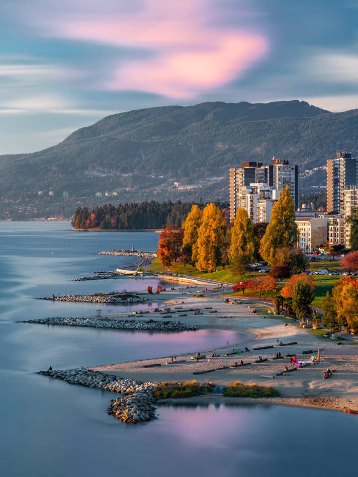 Vancouver affisch - stad på glas för wholesale av Posters & Puzzles