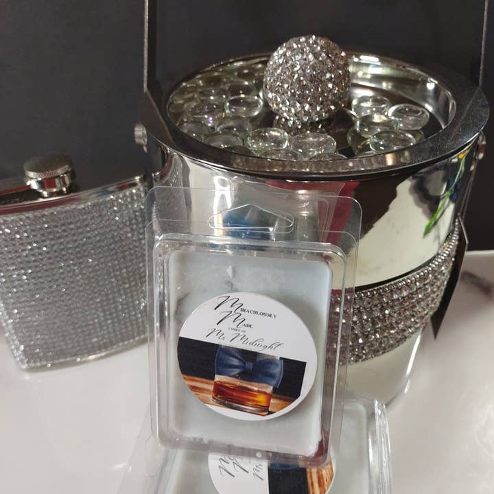 Fonte de cire Mr Midnight pour la vente par Miraculously Made Candle Co