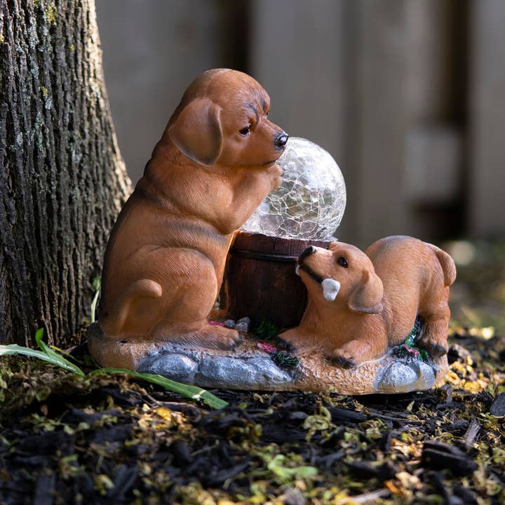 Accent Collection – wholesale Utomhusdekor – Brun Polyresin Solar Garden hundstaty med 2 lekfulla