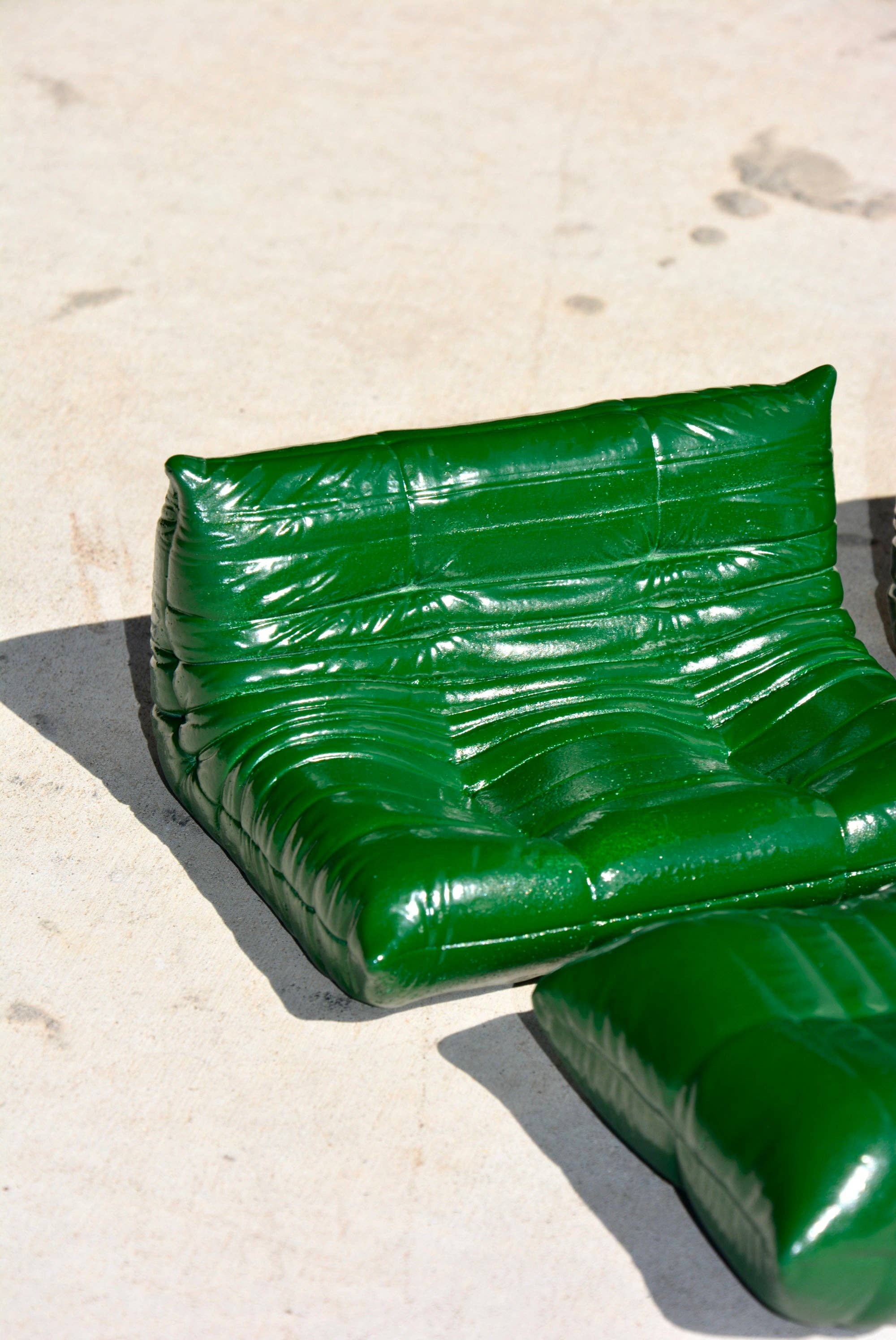 House of Savage - Wholesale Decorative Tabletop Object - BOTTLE GREEN MINI TOGO LOUNGE SET1