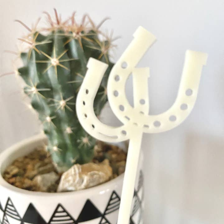 Bâtonnets à mélanger en forme de fer à cheval pour la vente par Atomic Kraftworks