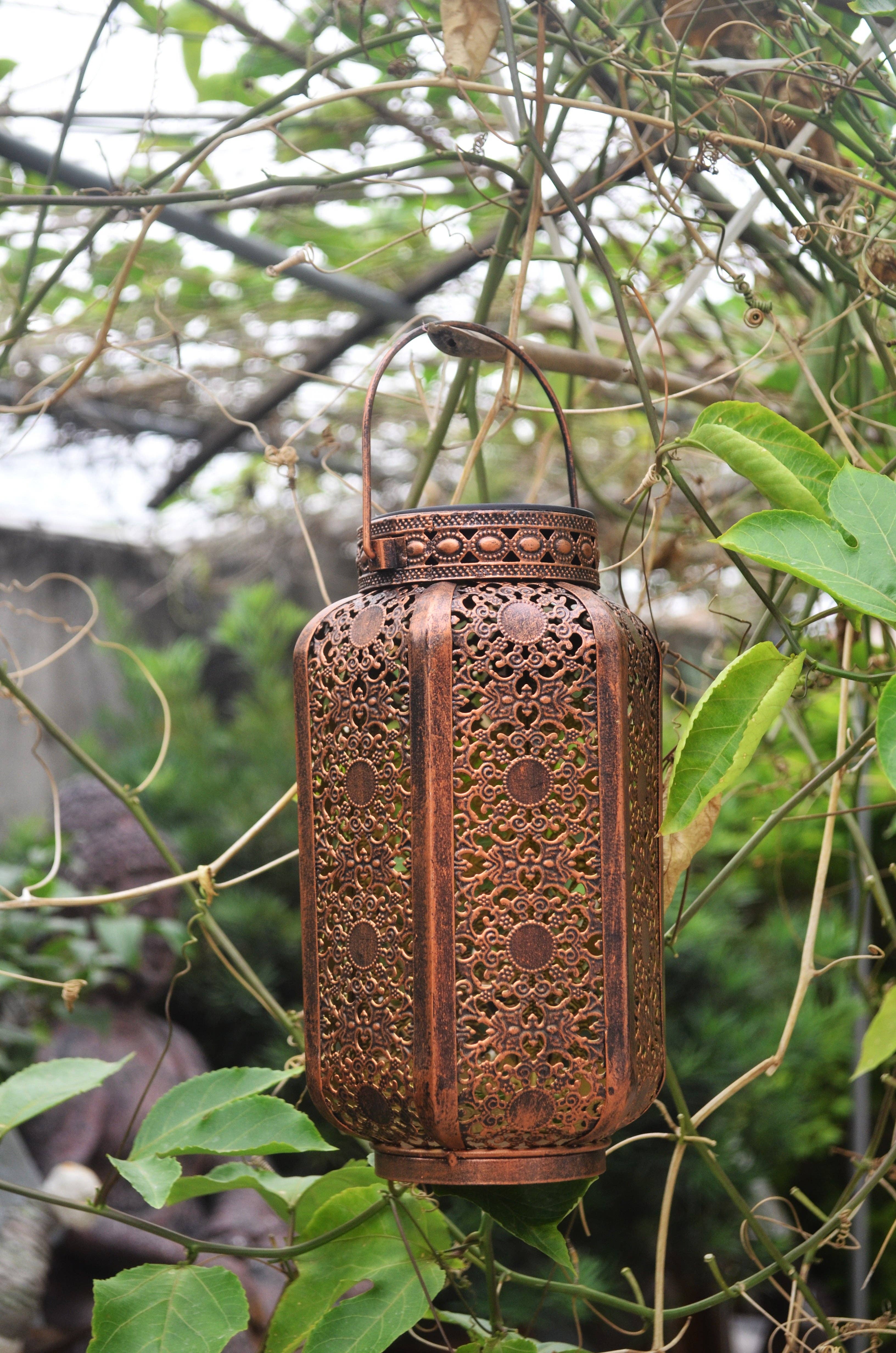 Marissa's Gifts – wholesale Outdoor/lawn light – Damasque Solar Powered Decorative Bronze Garden Lantern