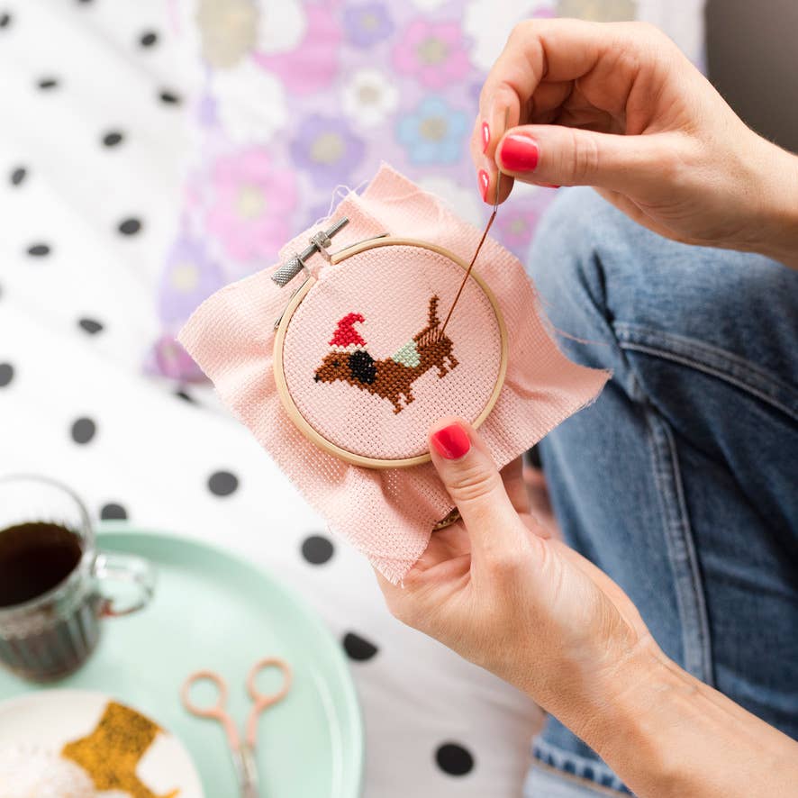 Cotton Clara Craft Kits & Supplies – Engroshandel DIY-sysæt – Jul Gravhund Korssting Kit3