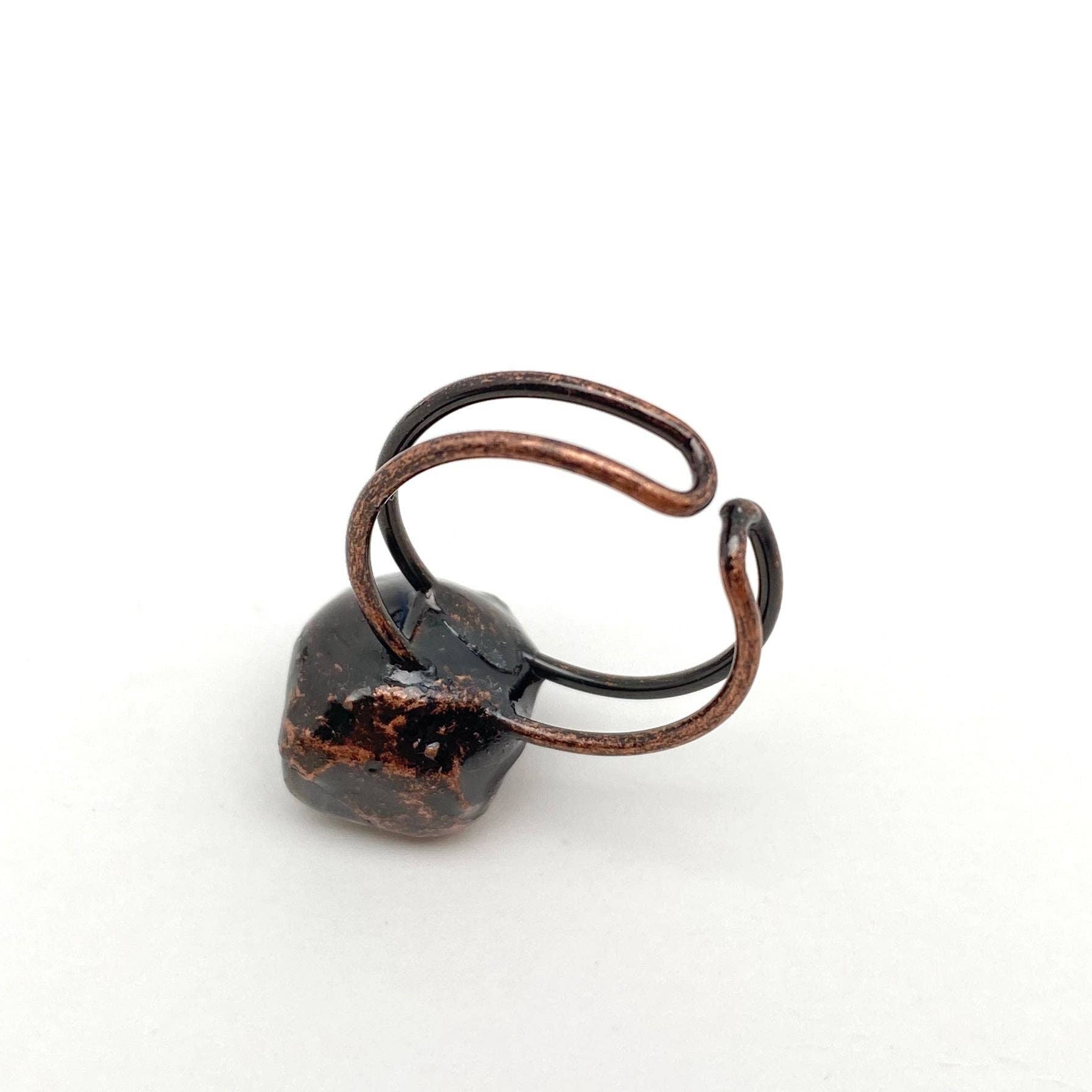 Mio Queena – wholesale Solitairering – Justerbar ring av amorf stenkristall i flera stilar - CS4