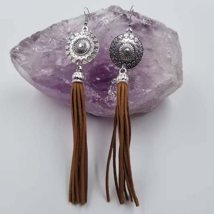 Boucle d'oreille à franges en cuir Boho pour la vente par magnolia jewelry