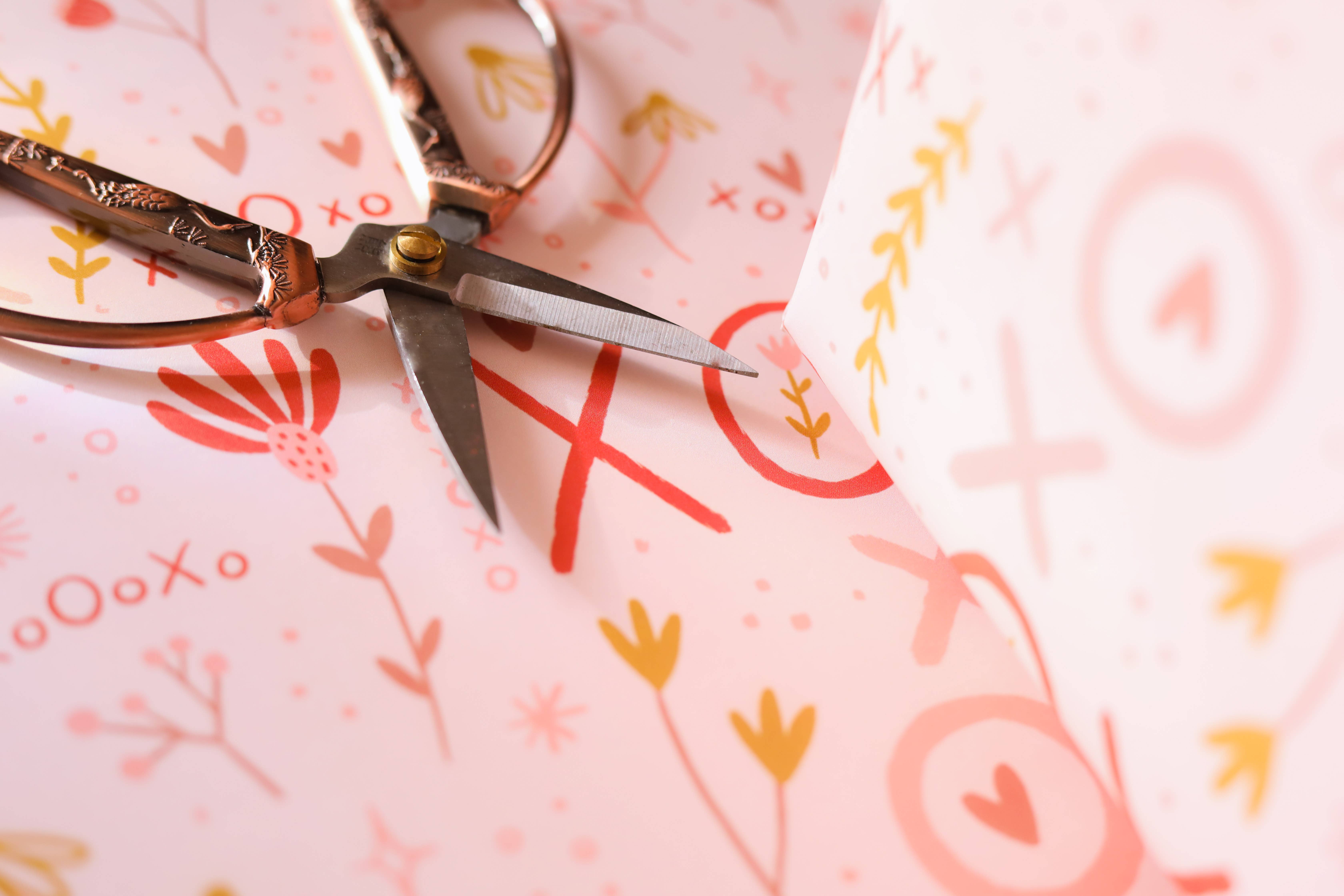 Abbie Ren Illustration – Großhandel Geschenkpapierrolle – Geschenkpapier zum Valentinstag, 3-Blatt-Rolle1