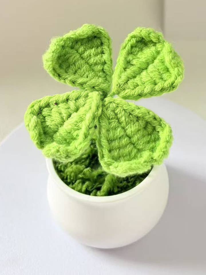 Décoration de plante en pot avec trèfle à quatre feuilles fait main au crochet pour la vente par 1 the Woman