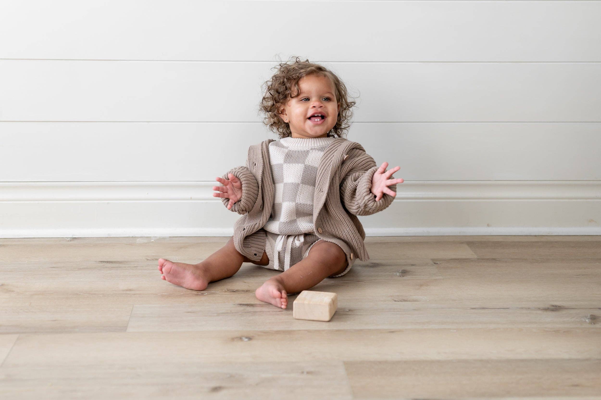 Yooushi - Wholesale Cardigan - Baby - Chocolate Chip Hooded Knit Cardigan3