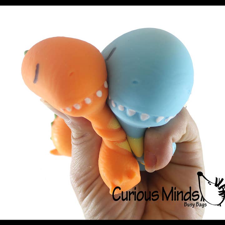 Curious Minds Toys - Wholesale Knijpbal - Kinderen en baby - 1 zachte crèmekleurige stressbal met dinosaurus gevuld met honden - Squishy Gooe2