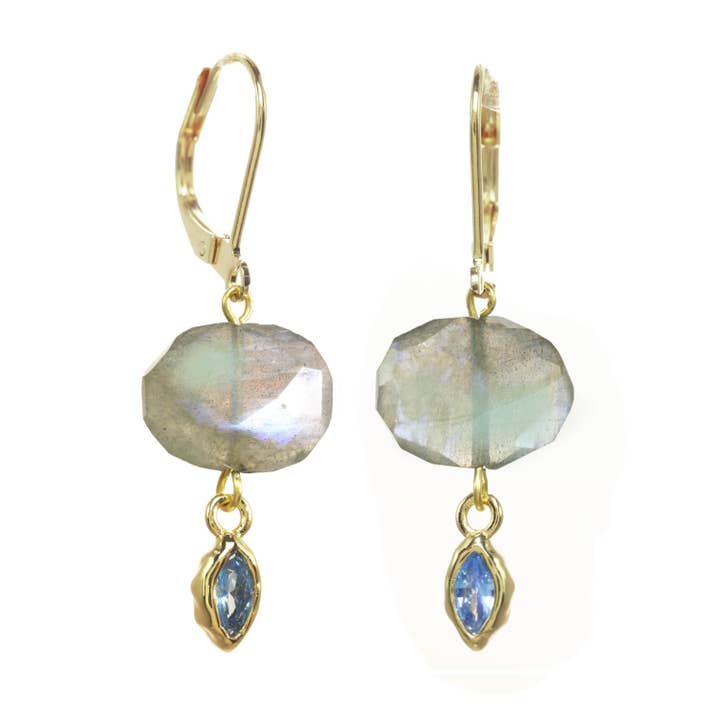 Boucle d'oreille pendante en labradorite et bleu pour la vente par Rachel Reinhardt