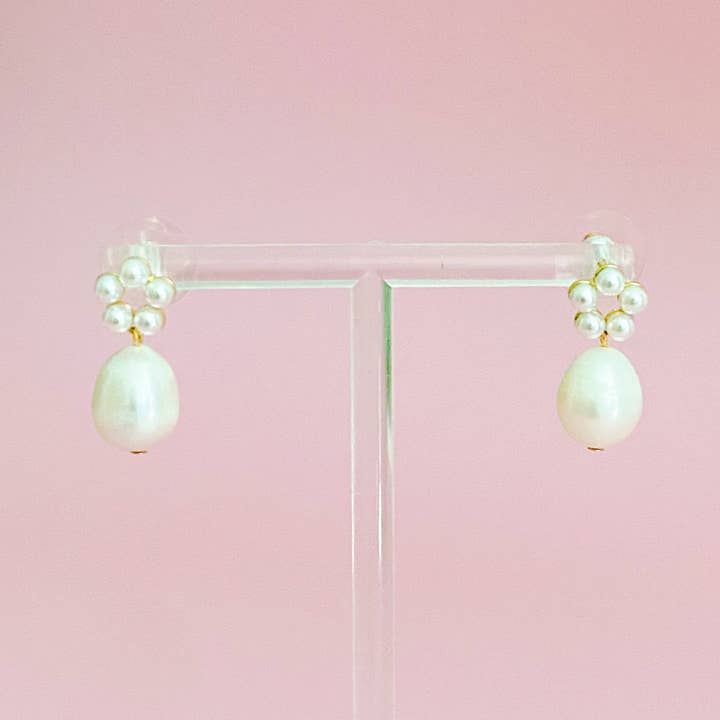 Ellison+Young - Vendita all'ingrosso Orecchini pendenti - Orecchini a goccia con perle d'acqua dolce Blooming2