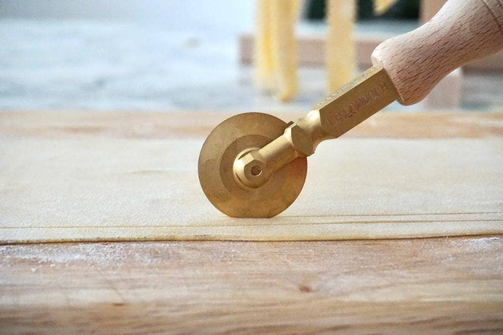 LA GONDOLA - Vendita all'ingrosso Utensile/attrezzo da cucina - Set di utensili per pasta: 2 coltelli professionali per pasta La Gondola5