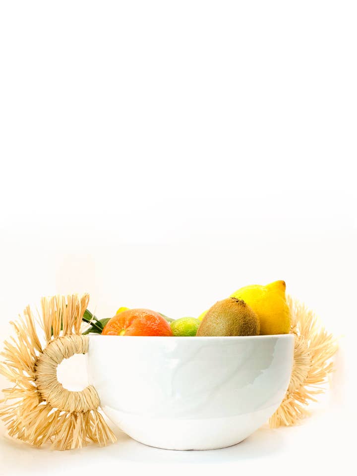 Coupelle en argile avec poignées en Raffia pour la vente par Maison Callaloo