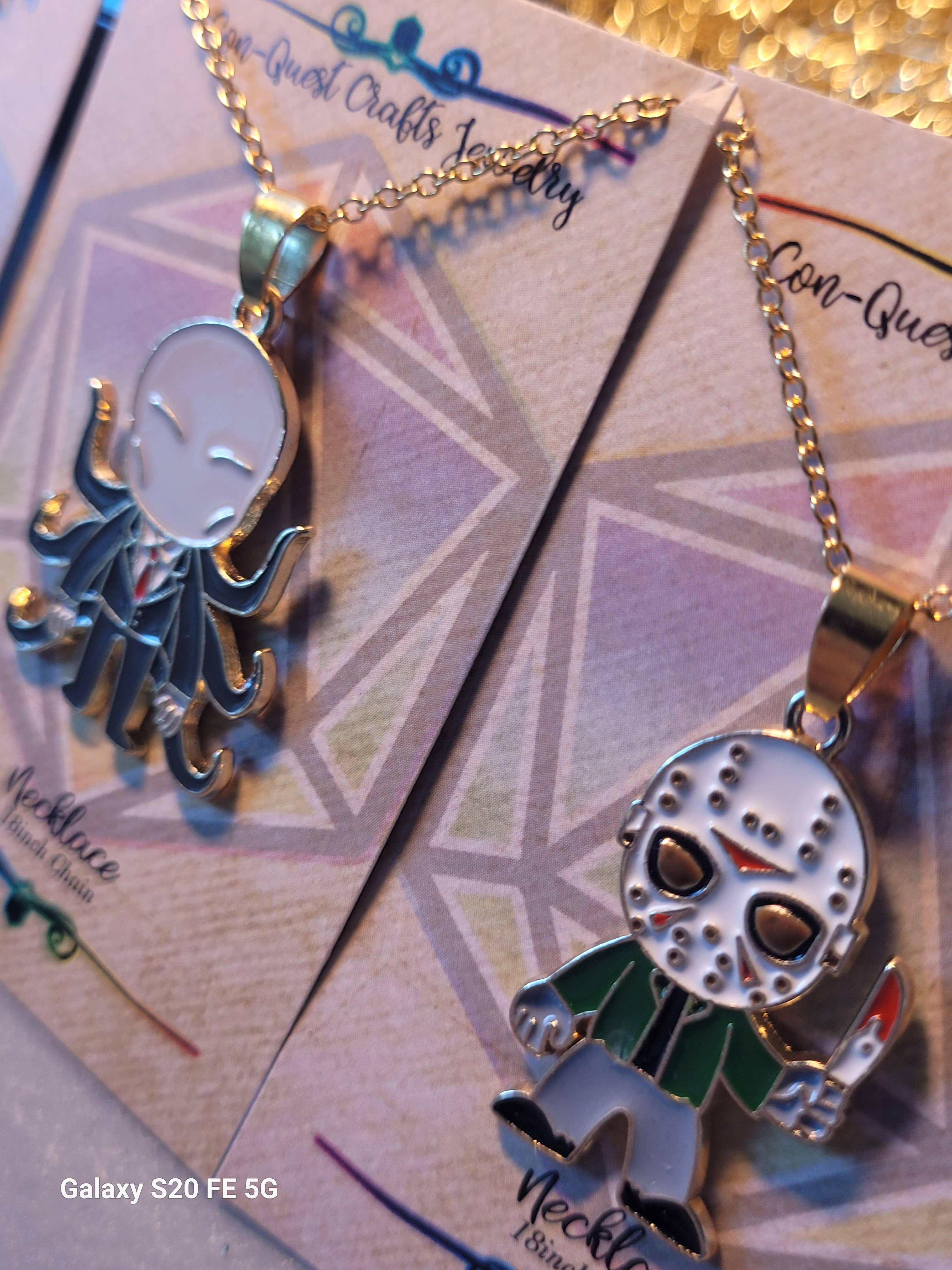 Con-Quest Crafts – wholesale Smycken – Smycken med skräckfilmskaraktärer: örhängen, halsband och dragkedjehängare13