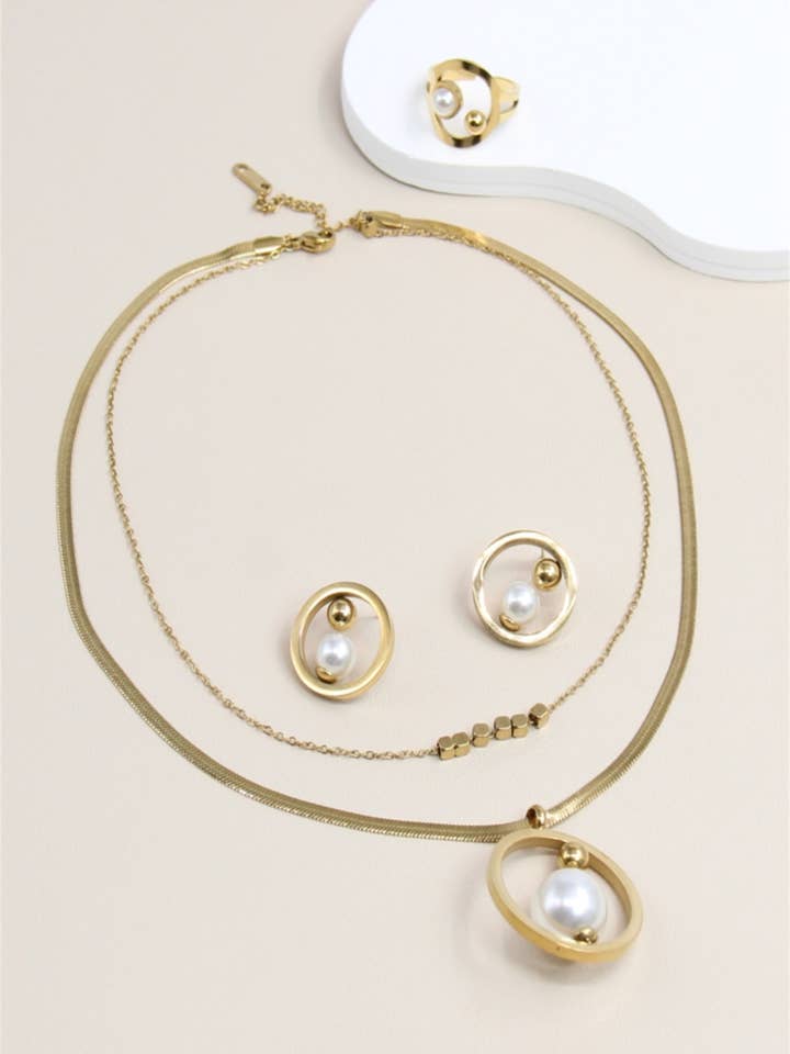 Double Stainless Steel Necklace With Elegance Pearl for wholesale by BELLISSIMA BIJOUX