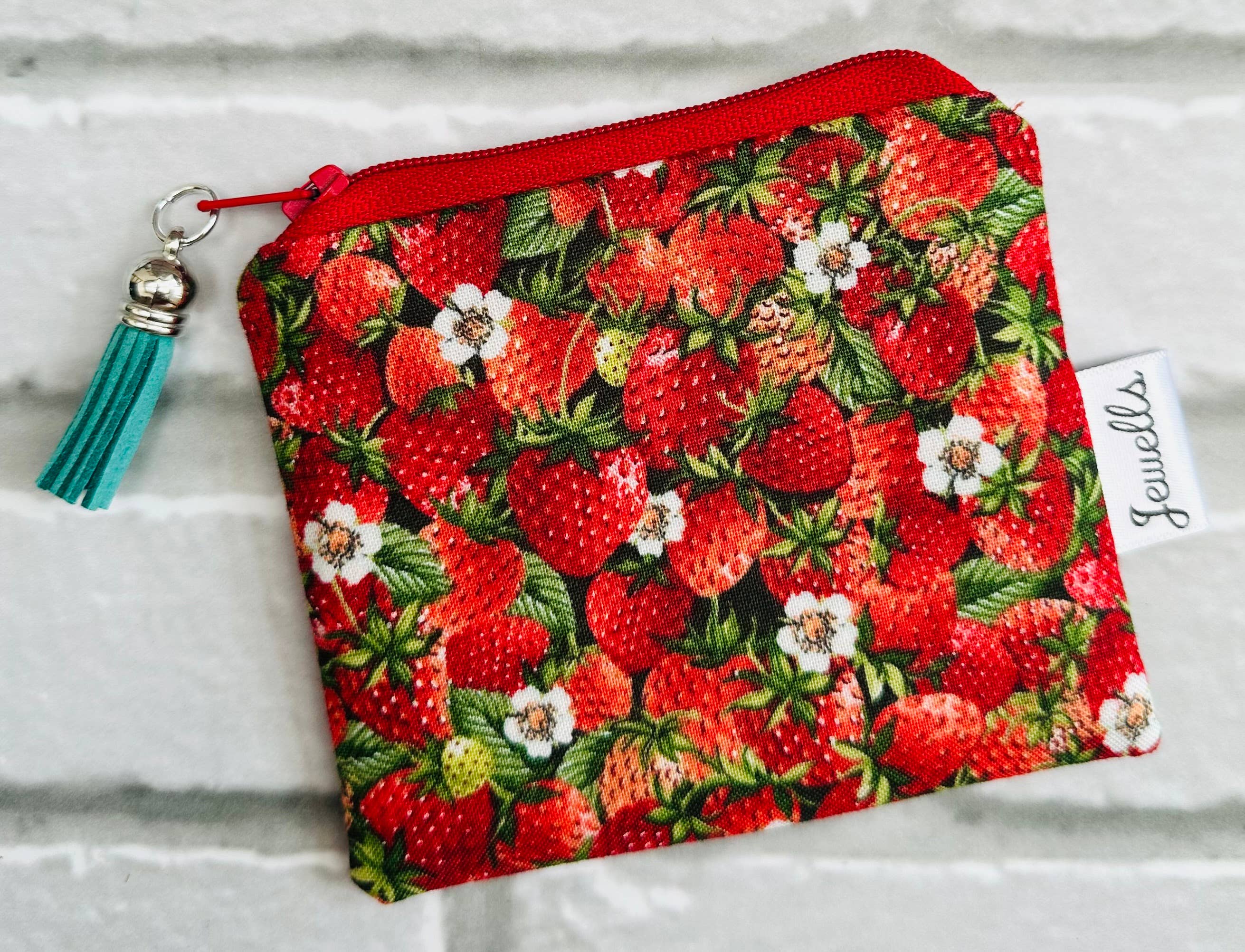 Jewells – wholesale Coin purse – Women’s – Strawberry fabric coin purse 2 sizes hair scrunchie0