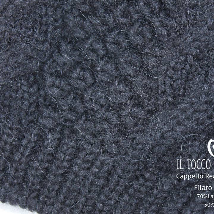 Women's black hat in organic wool Bio - Handmade for wholesale by Il Tocco di Minerva