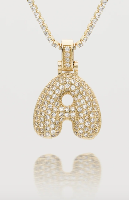 Ouro amarelo Pavé Bubble Letter Iniciais Colar em Aço Ouro 14K para venda a revendedores na Faire0