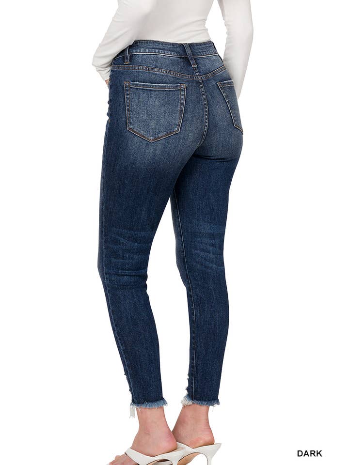 DUNKEL-143246 '... SI-23169 SKINNY-JEANSHOSE MIT USED-SAUM für den Großhandel auf Faire2