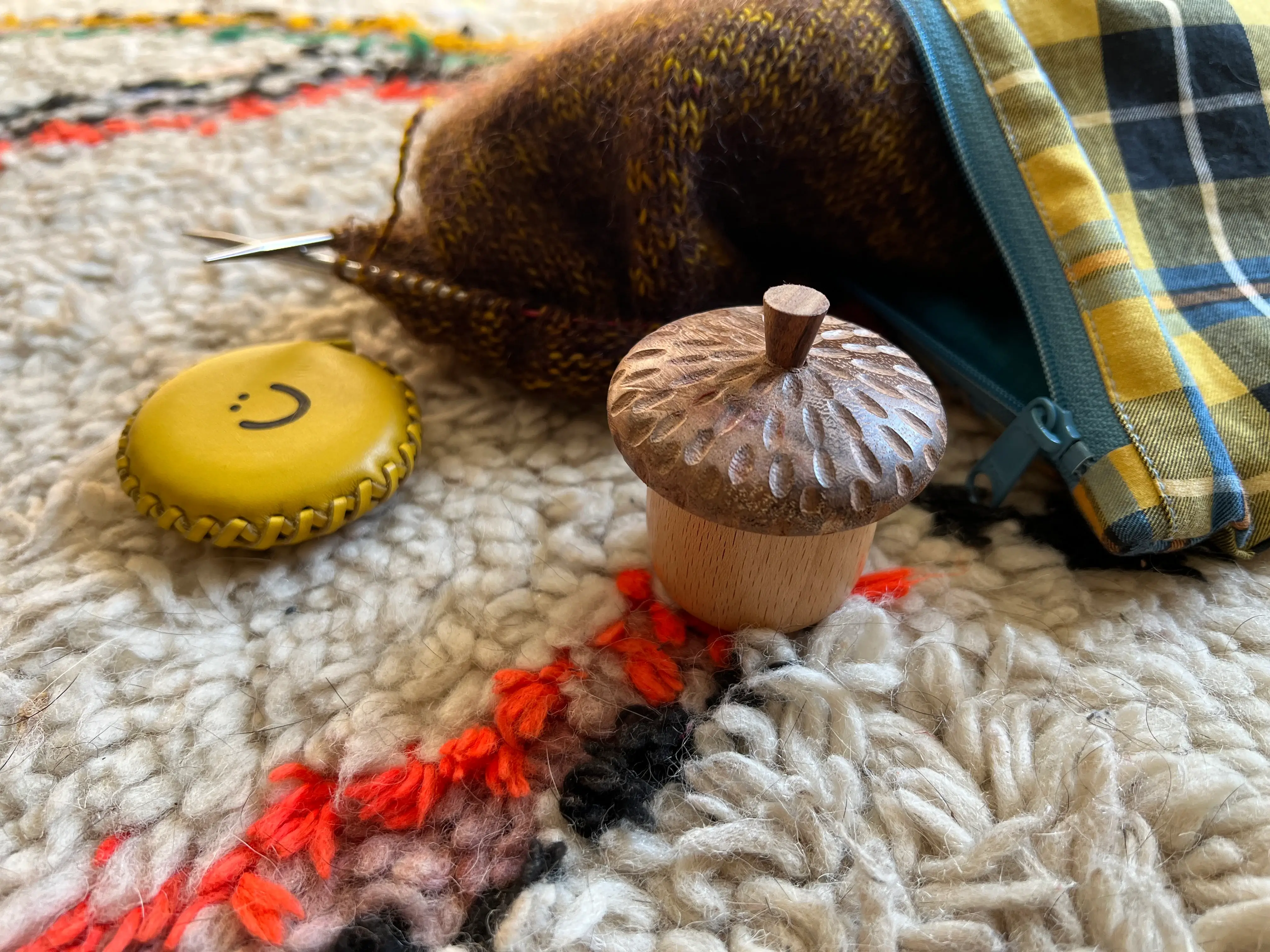 DEGEN - Wholesale Knitting/Crochet Supplies - Stitch Marker Holding Acorn5