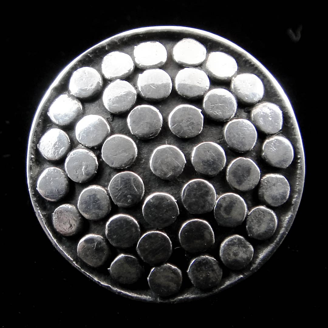 Tika - Venta al por mayor Botones/broches - Botón Repusse plateado, grande1