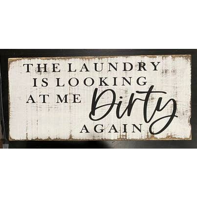 Dudley's Cottage & Gifts – Sinal por atacado – A ROUPA ESTÁ ME OLHANDO SUJA DE NOVO