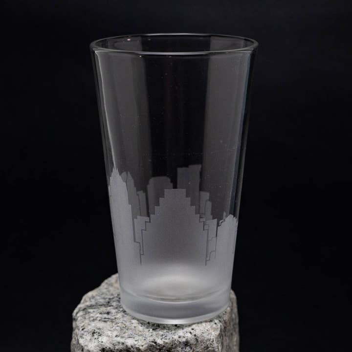 Verre à bière Skyline, Austin, Texas pour la vente par Urban & Etched