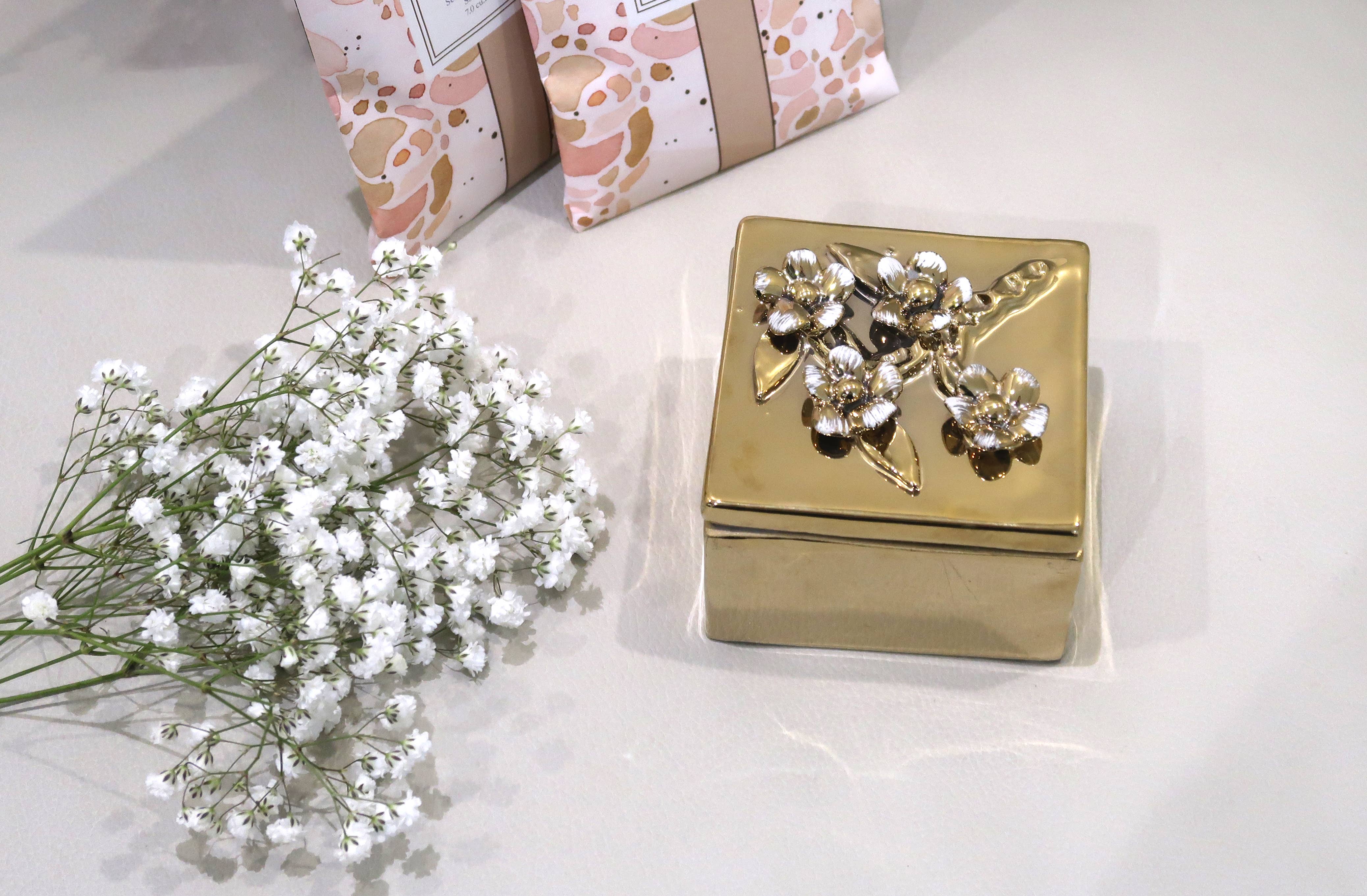 VIVIENCE - Wholesale Decorative Box - Square Gold Decorative Box With Flower Design on the Lid4