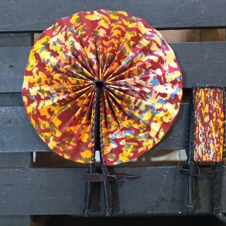 Ventilateur à main L'ARTISTE pour la vente par The Afrophile