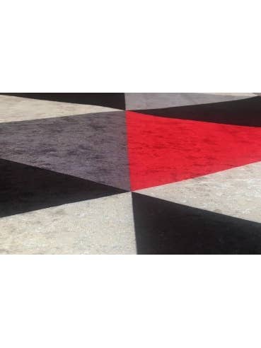Tapis Triangle Rouge pour la vente par Mani Textile