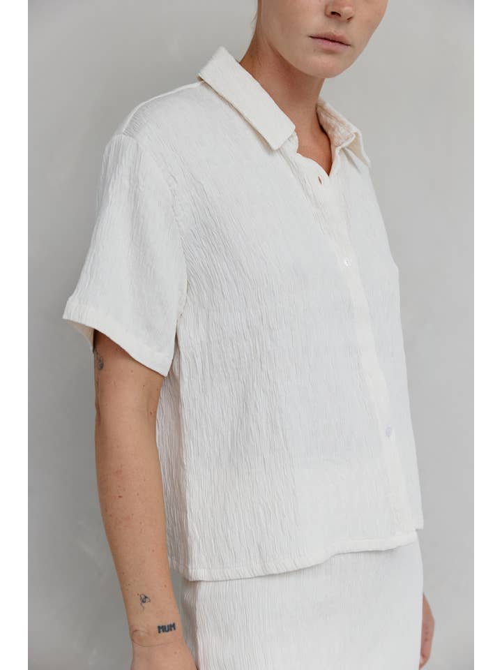 MOD REF - Vendita all'ingrosso Camicia button down - Donna - The Miranda Top | Top con bottoni testurizzati19