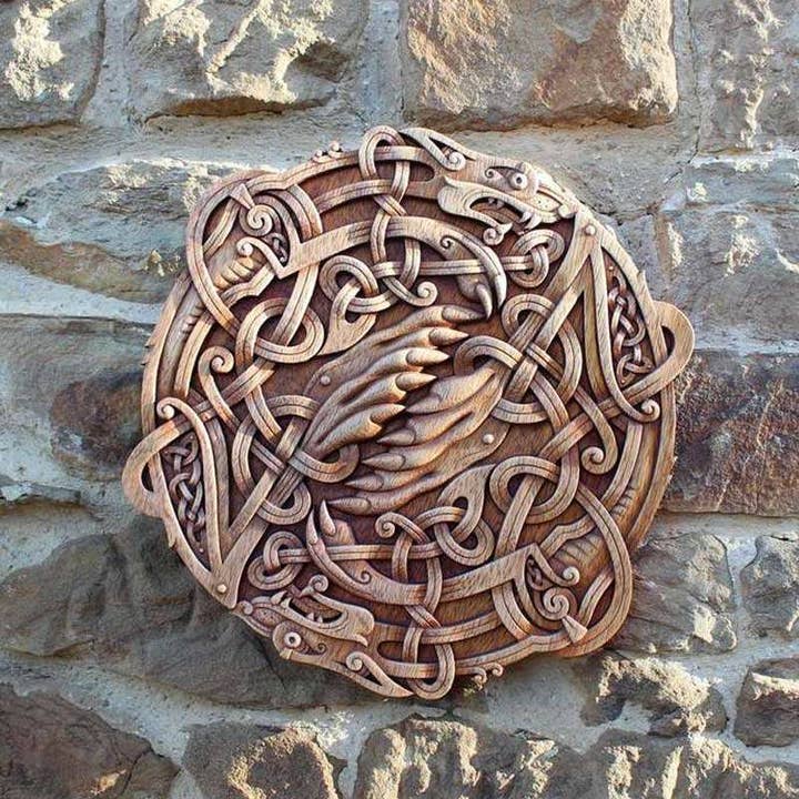 Chiens celtiques - magnifique œuvre d’art en nœuds celtiques pour la vente par Forged In Wood